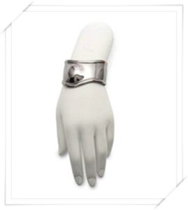 モトカレマニア(5話)新木優子着用のアクセサリー！ピアスはどこの？3